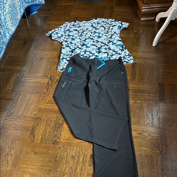 Scrub Set - Picture 1 of 5